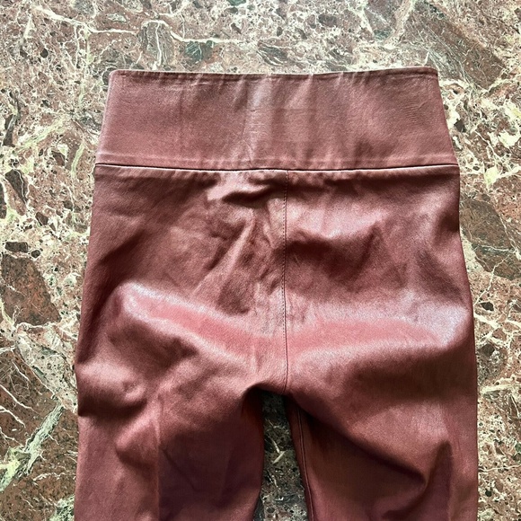 SPRWMN Leather High Waist 3/4 Capri Leggings in Burgundy Red - Picture 7 of 8